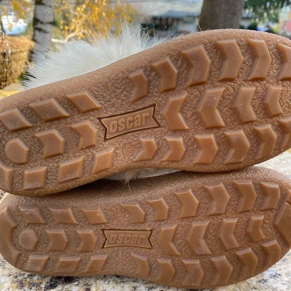 Oscar sport fur pom pom boot sz38 (approx US 7) - Picture 7 of 7